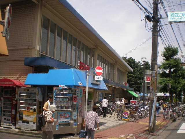 Supermarket. Seiyu to (super) 320m