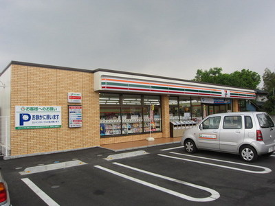 Convenience store. 210m to Seven-Eleven (convenience store)