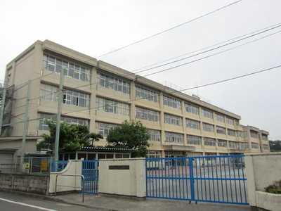 Primary school. Kamisunagawa up to elementary school (school district) (Elementary School) 576m