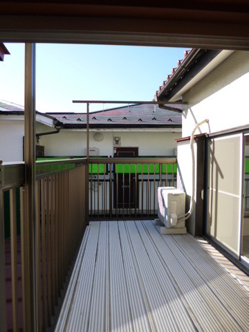 Balcony. Second floor balcony. 