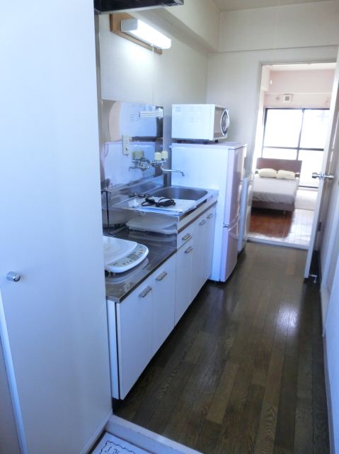 Entrance. It is a kitchen with a 1-neck IH heater