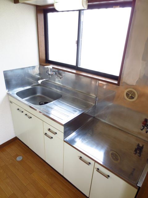 Kitchen. Two-burner gas stove can be installed in the kitchen