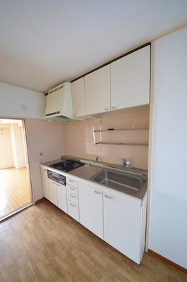 Kitchen. Gas three-necked kitchen is convenient