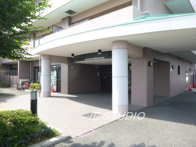 Entrance. Common areas