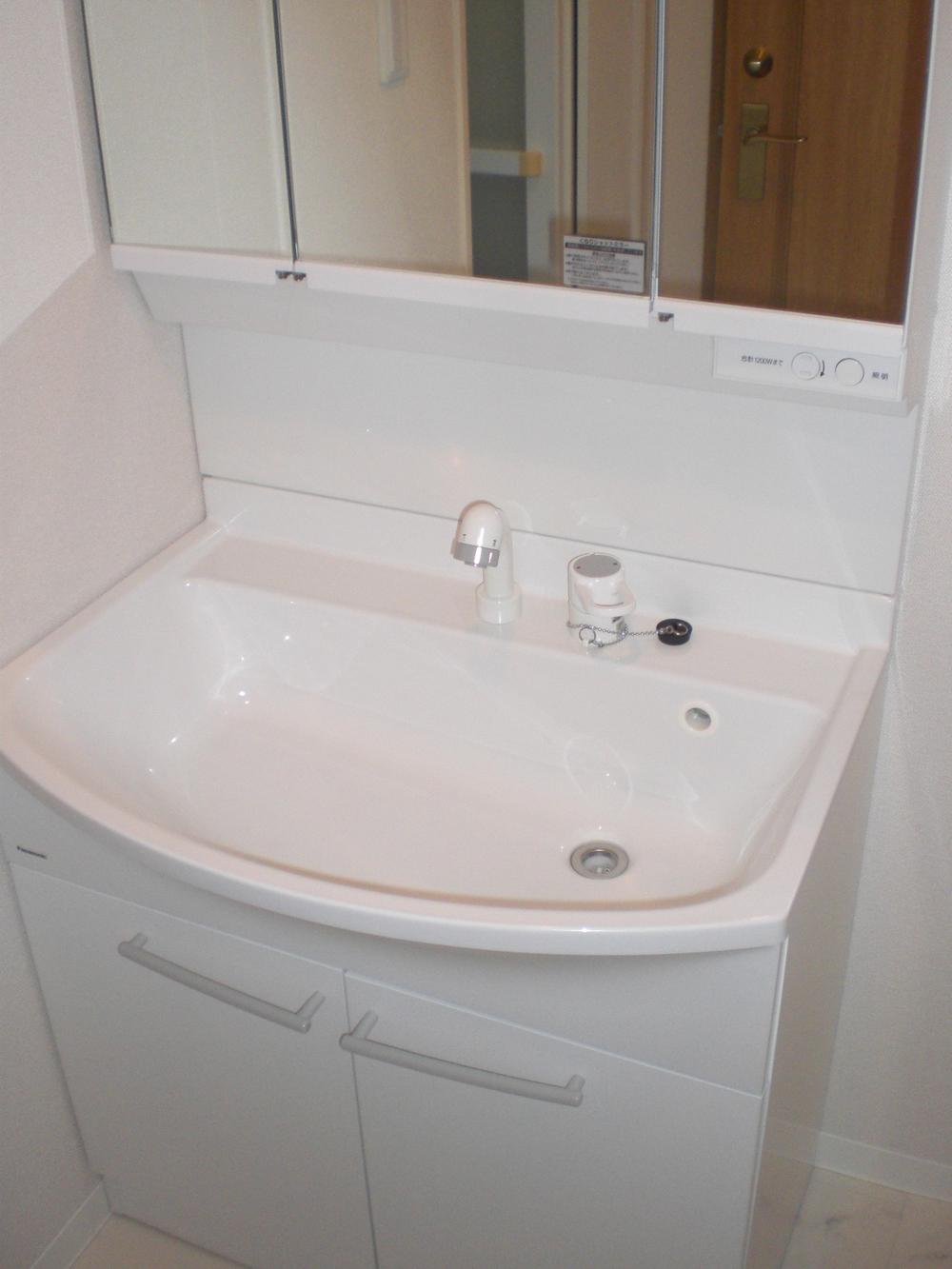 Wash basin, toilet. Indoor (11 May 2013) replacement shooting vanity