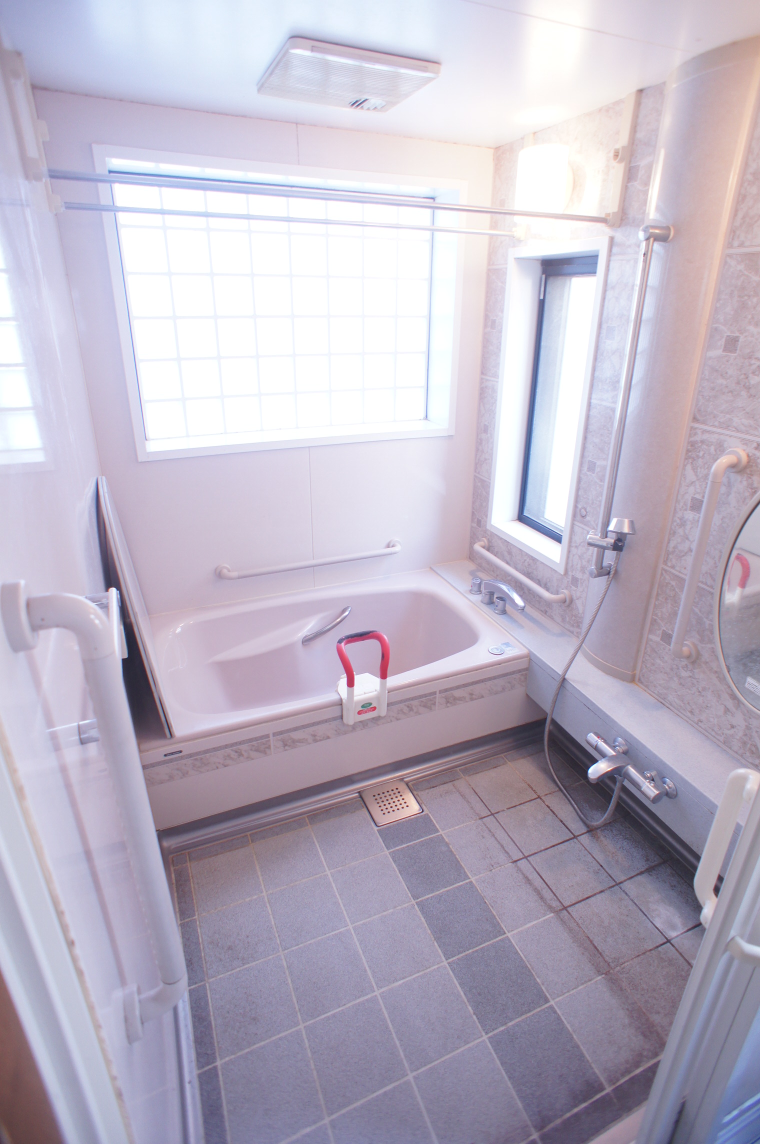 Bath. Each equipped with bathroom 1F2F ■ Reheating type