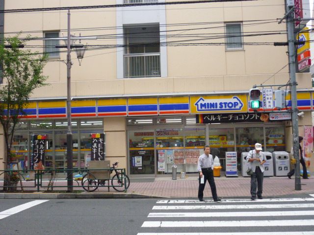 Convenience store. MINISTOP up (convenience store) 660m