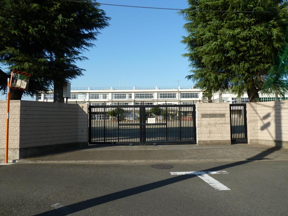 Junior high school. Tachikawa 350m to stand Tachikawa fourth junior high school