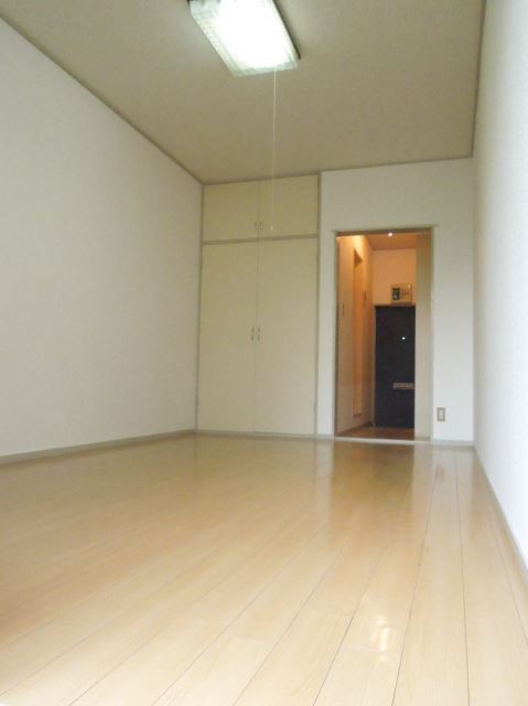 Living and room.  ☆ Western-style room is 7.5 tatami rooms ☆ 