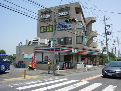 Convenience store. 700m to Seven-Eleven (convenience store)