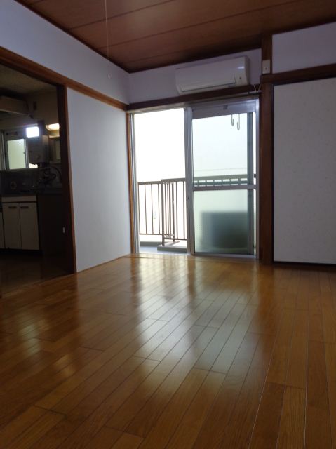 Living and room.  ☆ Western-style is the flooring of the room ☆ 