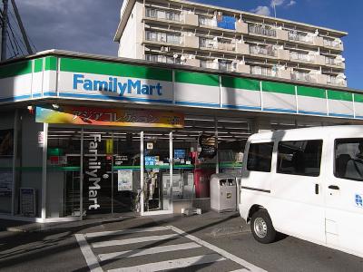 Convenience store. 10m facing up to Family Mart (convenience store)