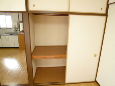 Receipt. Upper closet with storage