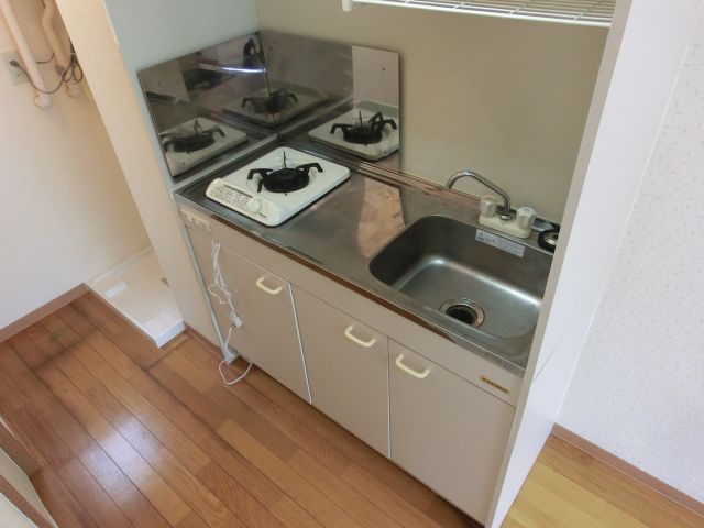 Kitchen. Gas stove with the kitchen ☆