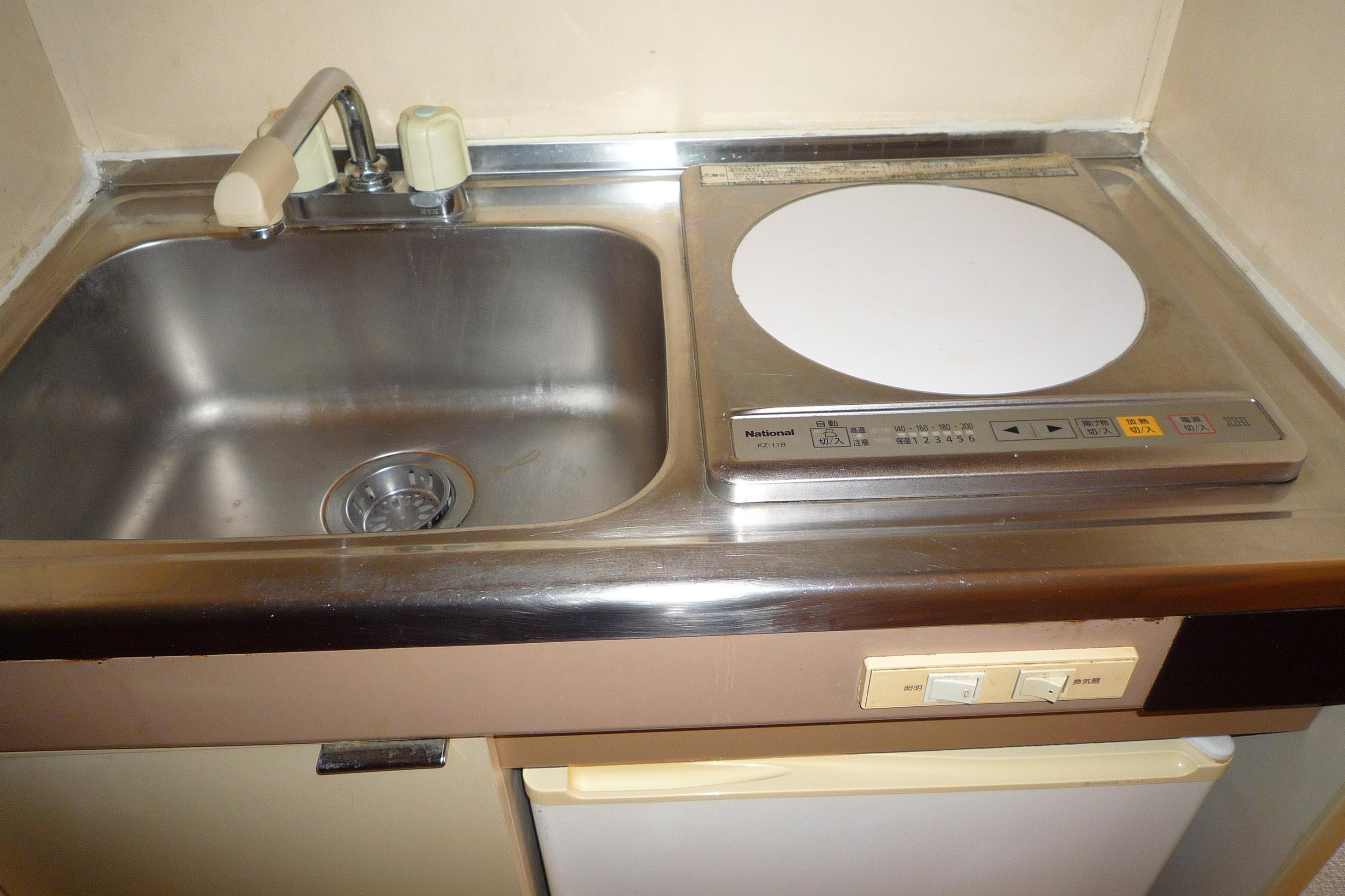 Kitchen. IH cooking stove reference photograph ・ Same building equipment