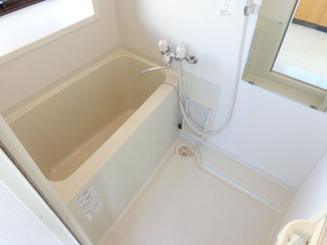 Bath. It is a clean bathroom ☆ 