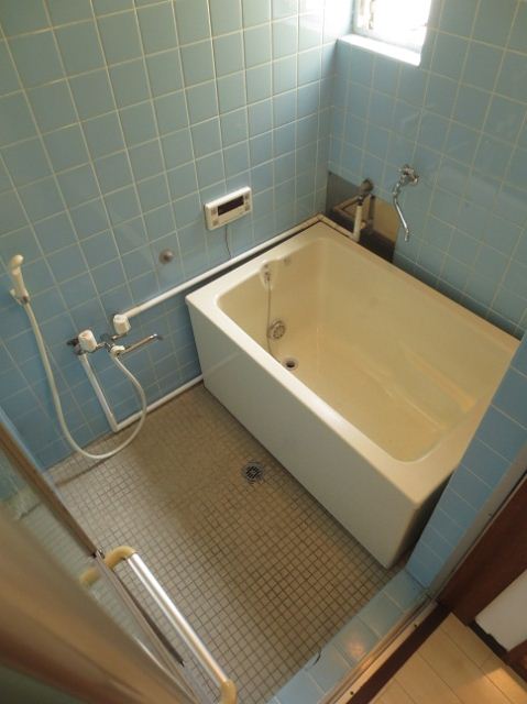 Bath. bus ・ Bath of hot water supply type with add cooking function in another toilet