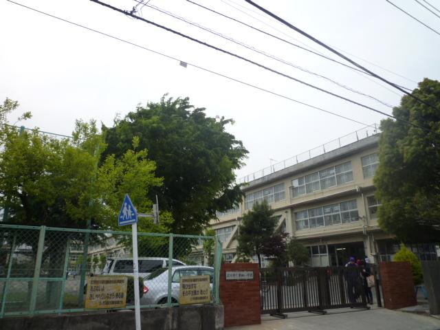 Primary school. 674m to Tachikawa Municipal fourth elementary school