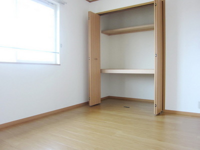 Other room space.  ☆ Closet with Western-style ☆