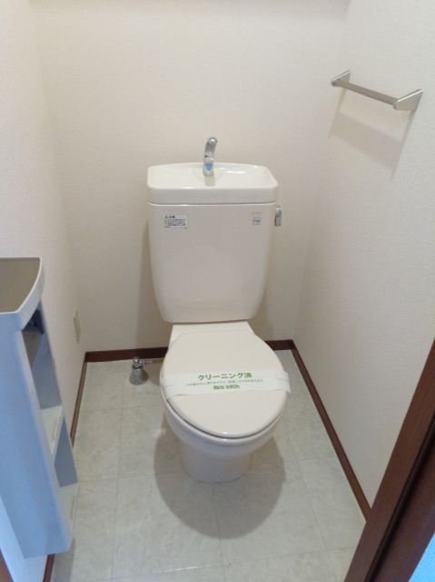 Toilet. Washlet is put in with after the power supply to the toilet there is ☆ 