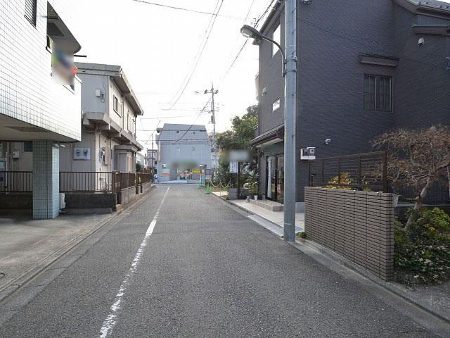 Local photos, including front road. 2-chome, contact road situation Tachikawa Shibasaki-cho 2013.12.17 the time of shooting