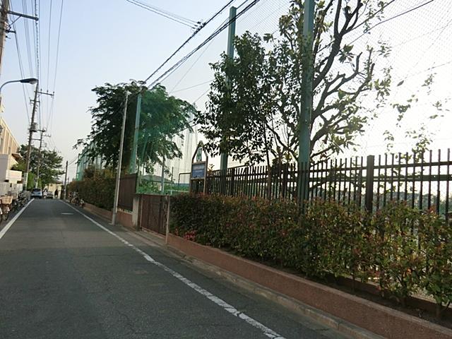 Junior high school. 914m to Tachikawa Tatsudai three junior high school