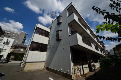 Building appearance.  ☆ It is a quiet residential area ☆
