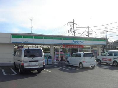 Convenience store. Family Mart (convenience store) to 200m