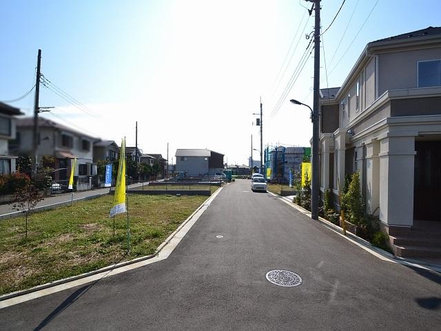 Local photos, including front road. Sakae 1-chome panoramic view