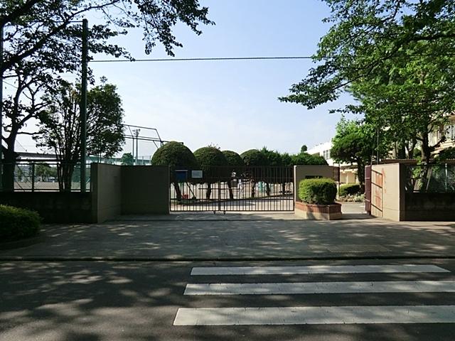 Junior high school. 805m to Tachikawa Municipal Tachikawa sixth junior high school
