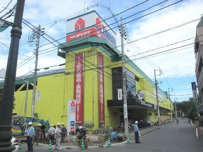 Shopping centre. Yamada Denki to (shopping center) 593m