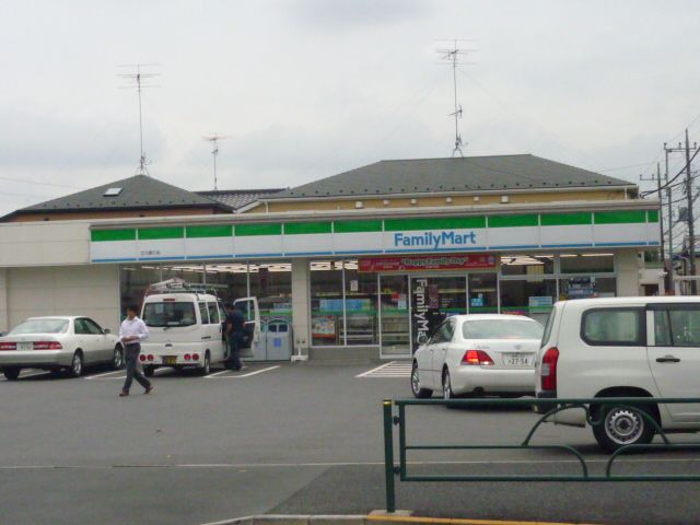 Convenience store. 600m to Family Mart (convenience store)