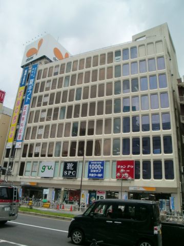 Shopping centre. 650m to Daiei (shopping center)
