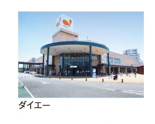 Supermarket. It is Daiei Musashimurayama shop. 
