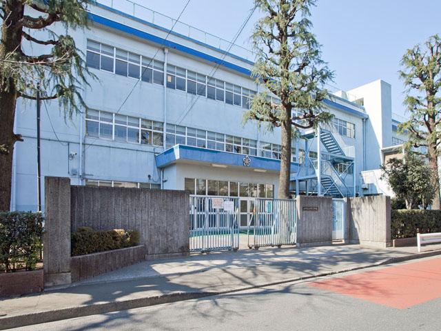 Junior high school. 1500m to Tachikawa Tatsudai three junior high school