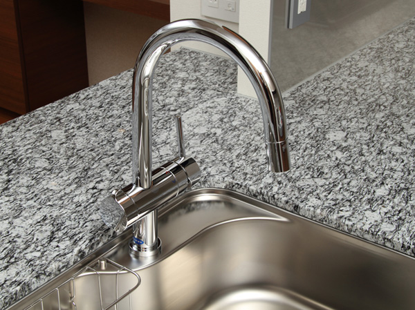 Kitchen. Water purifier integrated kitchen faucet (Fushiyugata)
