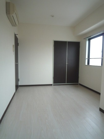 Other room space. Flooring of the room It is the corner dwelling unit