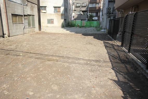 Local photos, including front road. Land area: 75.48 sq m (22.83 square meters)