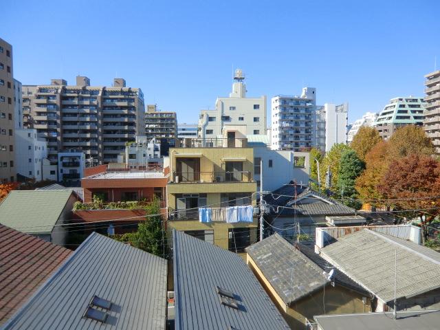 View photos from the dwelling unit. View from the site (November 2013) Shooting