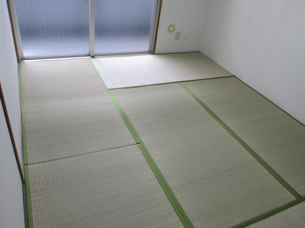 Other room space. Japanese-style room is a 6-tatami rooms.
