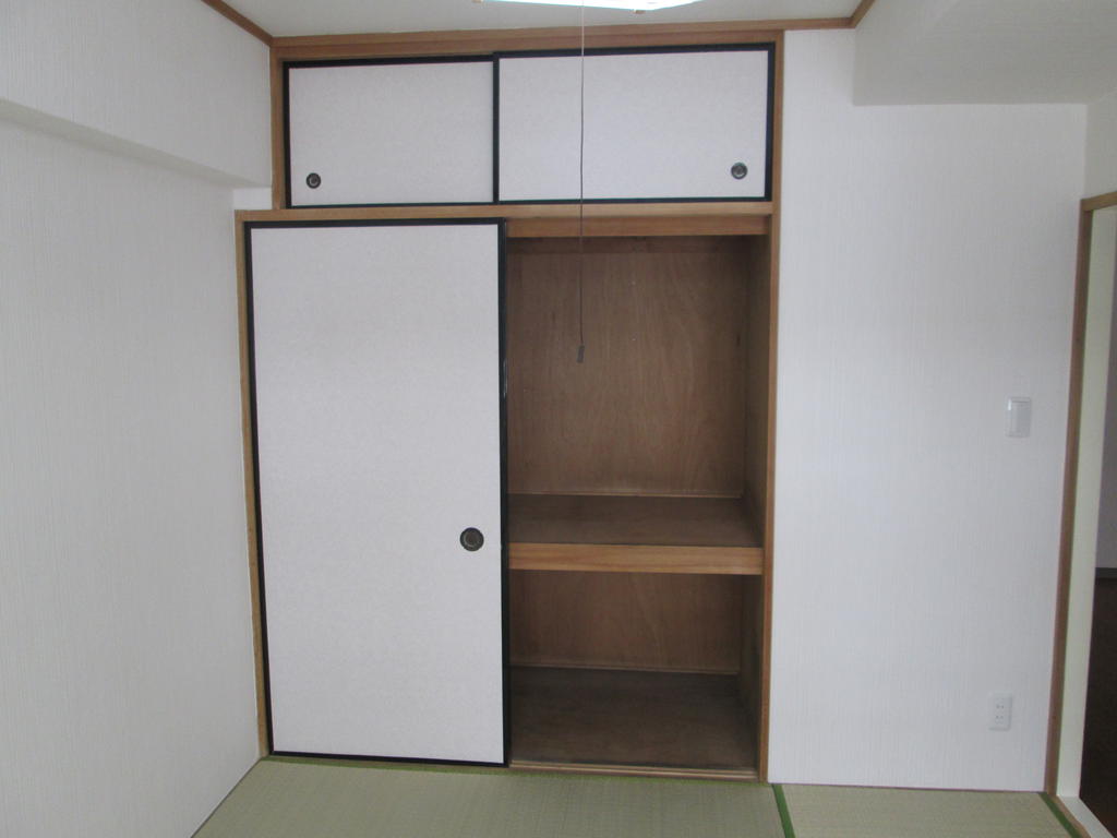 Receipt. It is housed in the Japanese-style room 6 quires of the room.