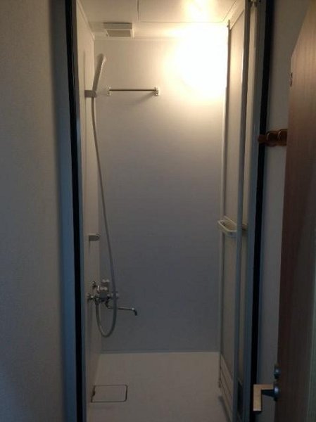 Bath. shower room