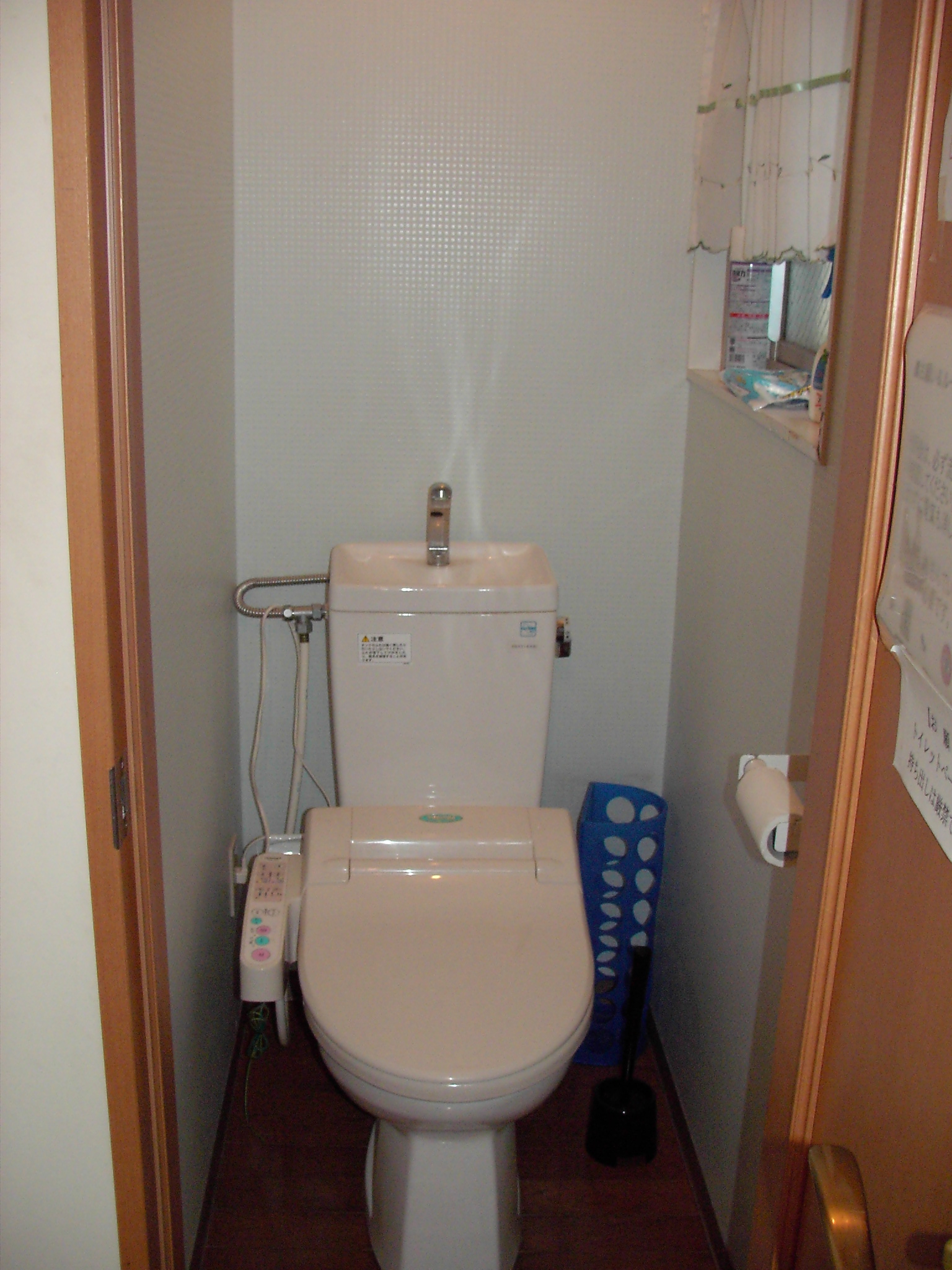 Toilet. Shared Toilet (warm water washing toilet seat ・ Four locations installed)