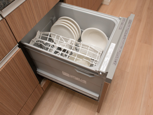 Kitchen.  [Put away happy, Dishwasher] The amount of time and effort without wash water also keep an ecological water-saving type. You can also speedily he wanted to clean up after a meal of you in with a smart car that can be set.