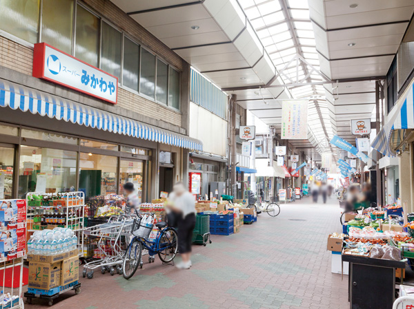 Surrounding environment. Satake shopping street (a 12-minute walk / About 940m)