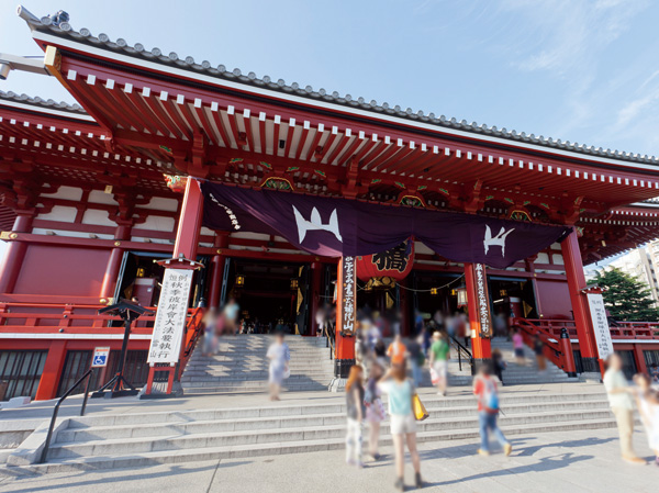 Surrounding environment. Senso-ji Temple (a 25-minute walk / About 2km)