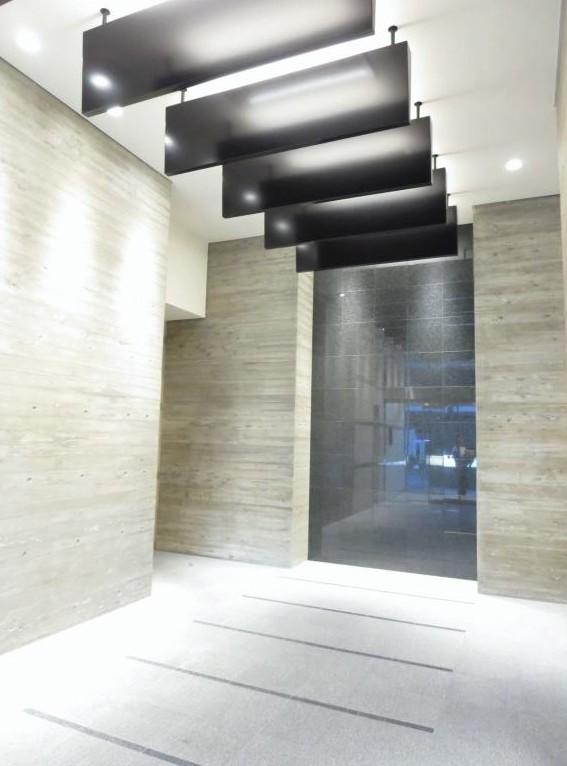 Entrance. Common areas