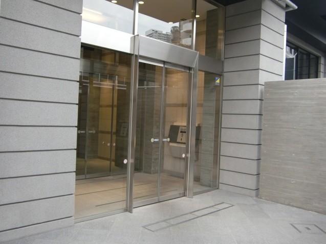 Entrance. Common areas