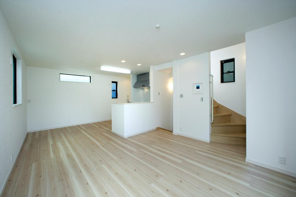 Same specifications photos (living). Same specifications