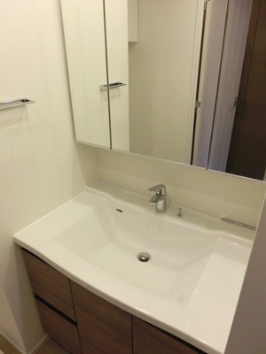 Washroom. With three-sided mirror independent wash basin